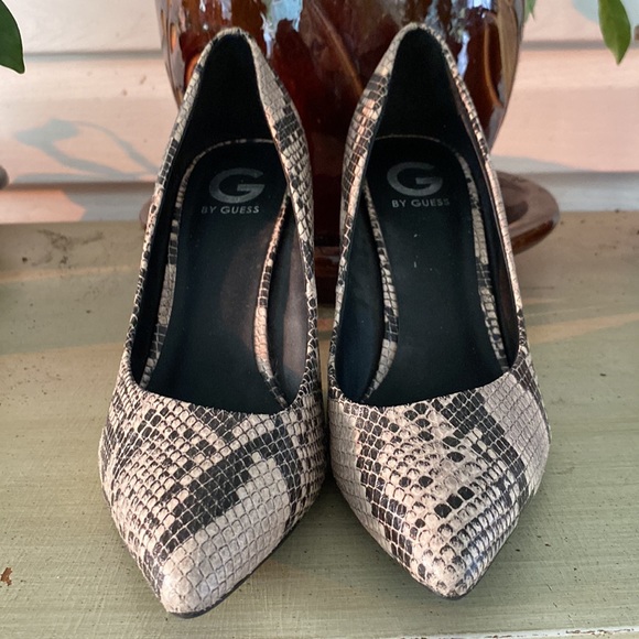 G by Guess Size 10 Snakeskin Look Heels - Picture 4 of 6